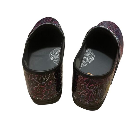 Dansko XP Purple Engraved Floral Clogs Size 10.5-11 NEW - Picture 4 of 7